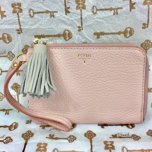 Fossil Handbags - Fossil Pebbled Leather Tara Wristlet in Dusty Rose
